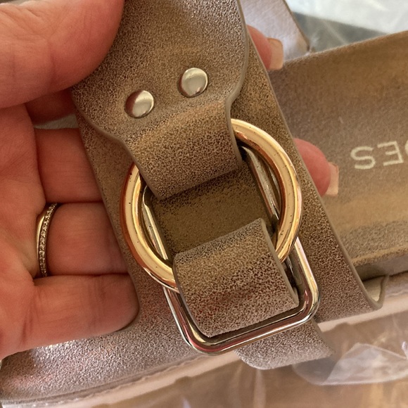 Gorgeous Leather Slides NEW YORK CITY - Picture 8 of 10